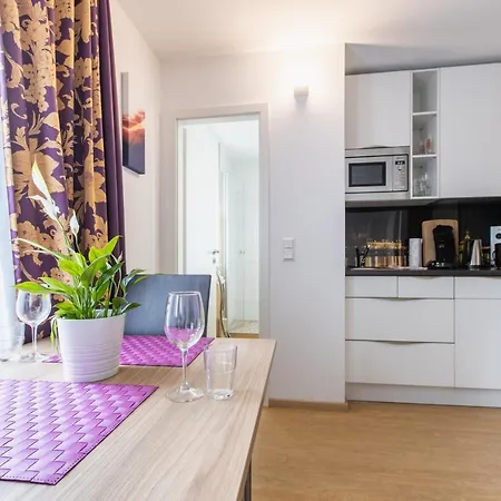 Gemutliche Private Nahe Elbe, Ruhig, Garten,tv, Kuche, Moderne Ausstattung *