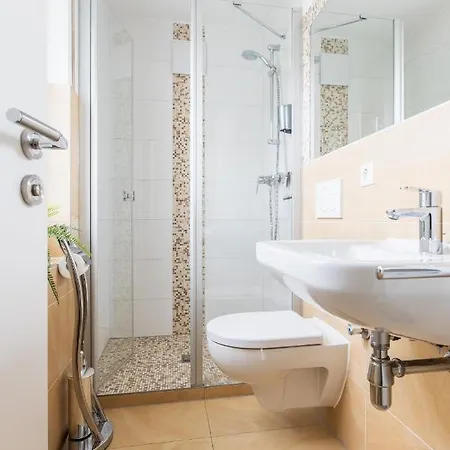 Gemutliche Private Nahe Elbe, Ruhig, Garten,tv, Kuche, Moderne Ausstattung